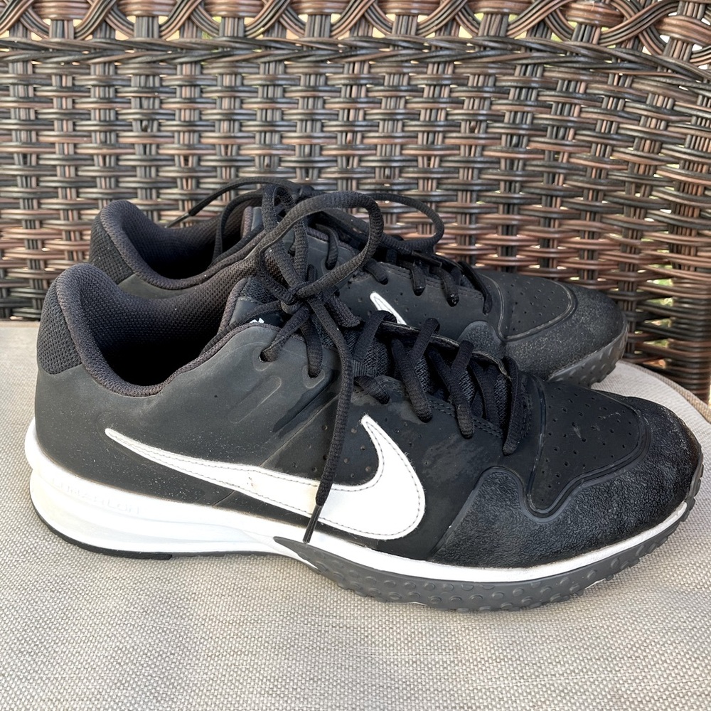 Men’s Nike Huarche Turf shoes size 9.5.